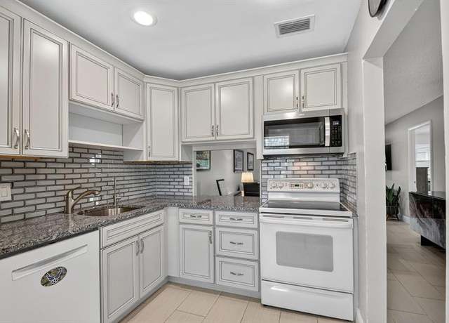 Property at 121 Lake Meryl Dr, West Palm Beach, FL 33411, 2 beds, 2 baths