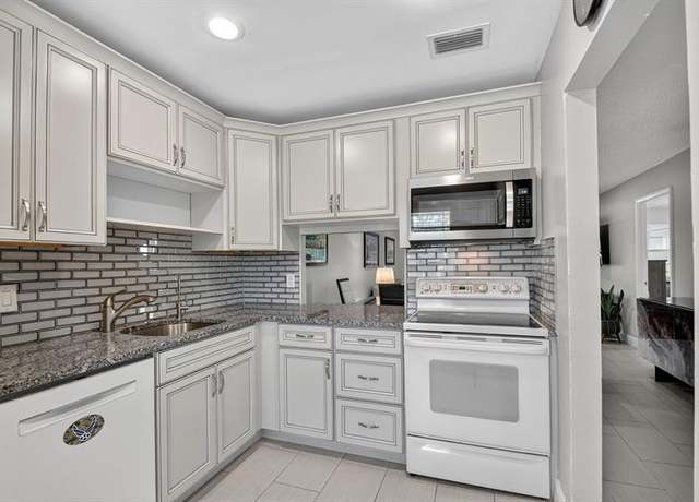 Property at 121 Lake Meryl Dr, West Palm Beach, FL 33411, 2 beds, 2 baths