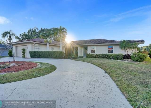 Property at 4909 N Travelers Palm Ln, Tamarac, FL 33319, 2 beds, 2.5 baths