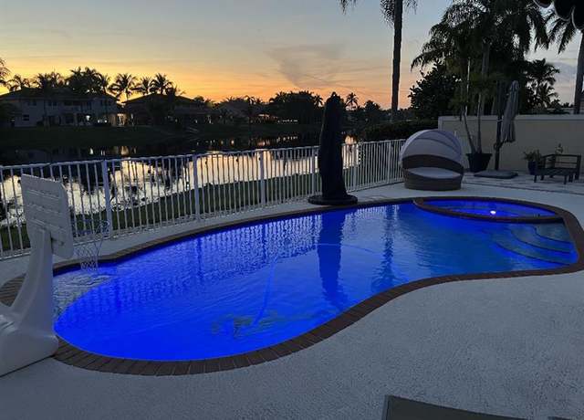 Property at 19000 NW 10th St, Pembroke Pines, FL 33029, 4 beds, 3 baths