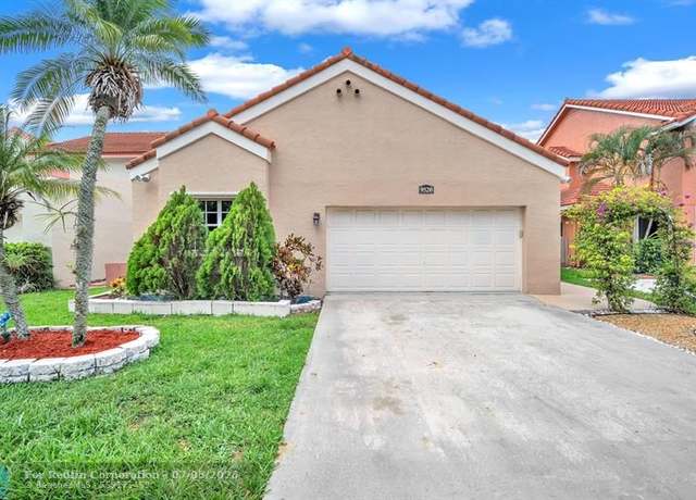Property at 9520 NW 18th Dr, Plantation, FL 33322, 3 beds, 2 baths