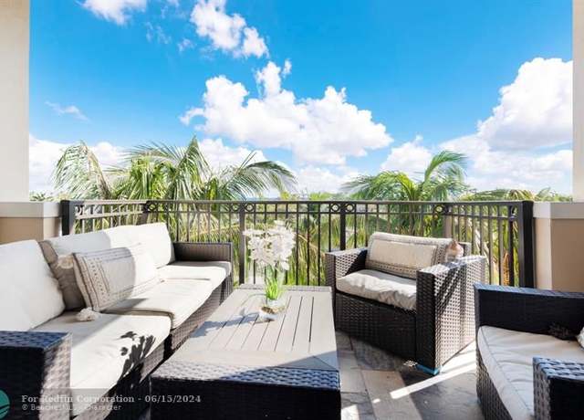 Property at 2401 N Ocean Blvd #502, Fort Lauderdale, FL 33305, 3 beds, 3.5 baths