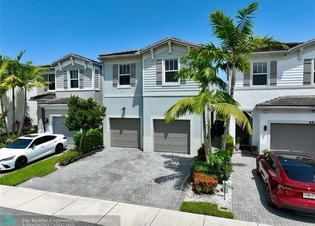 Property at 4812 NW 48th Ter, Tamarac, FL 33319, 4 beds, 2.5 baths