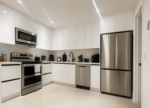 Property at 3822 92nd Ln #14, West Palm Beach, FL 33403, 2 beds, 2 baths
