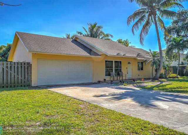 Property at 1386 Fulmar Dr, Delray Beach, FL 33444, 3 beds, 2 baths