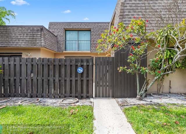 Property at 203 Waterview Dr #902, Palm Springs, FL 33461, 3 beds, 2.5 baths