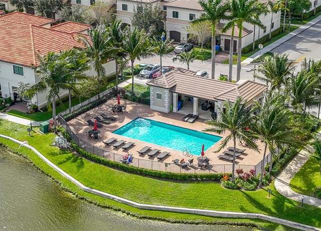 Property at 4220 N Dixie Hwy #75, Oakland Park, FL 33334, 3 beds, 2.5 baths