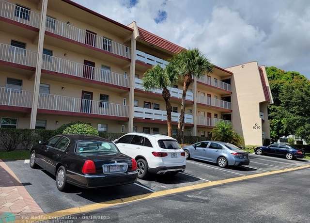 Property at 1010 Country Club Dr #306, Margate, FL 33063, 1 bed, 1.5 baths