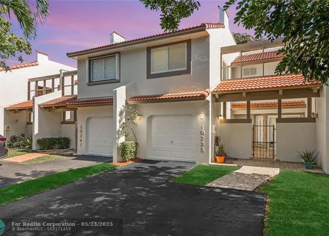 Property at 10235 NW 46th St, Doral, FL 33178, 3 beds, 2.5 baths
