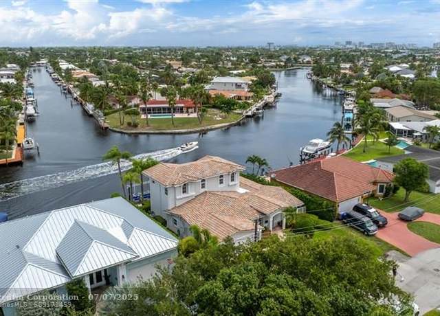 Property at 621 SE 10th St, Pompano Beach, FL 33060, 4 beds, 3 baths