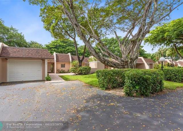 Property at 3753 Oaks Clubhouse Dr #3753, Pompano Beach, FL 33069, 4 beds, 3 baths
