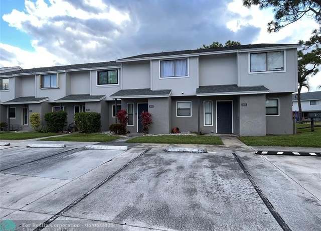 Property at 3602 Inlet Cir, Green Acres, FL 33463, 2 beds, 2.5 baths
