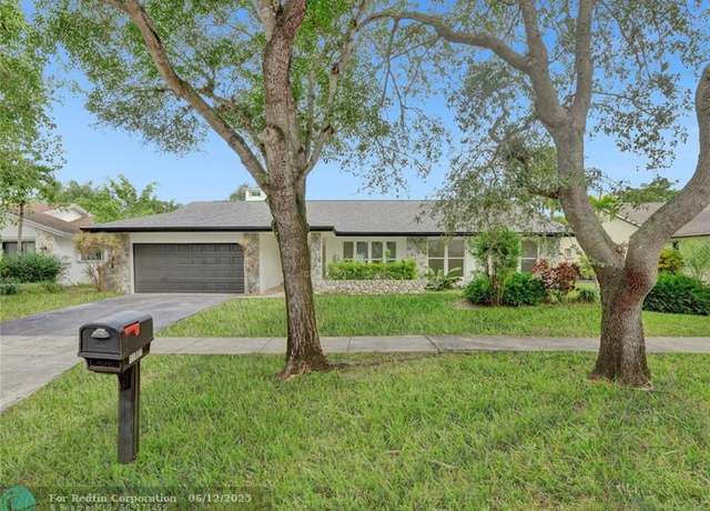 Property at 11801 S Island Rd, Cooper City, FL 33026, 5 beds, 3 baths