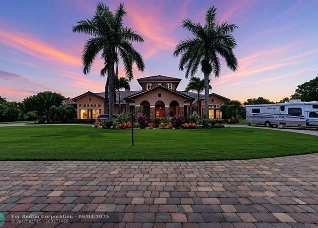 Property at 31725 SW 213th Ave, Homestead, FL 33030, 6 beds, 4.5 baths