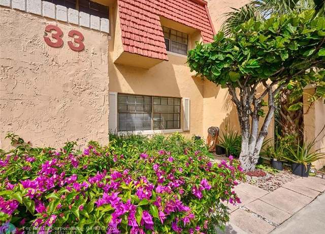 Property at 33 Spinning Wheel Ln #33, Tamarac, FL 33319, 3 beds, 2.5 baths