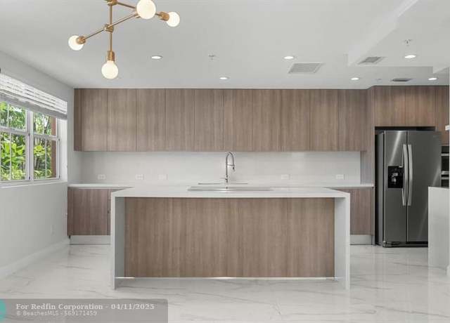 Property at 620 NE 7th Ave #620, Fort Lauderdale, FL 33304, 3 beds, 3.5 baths