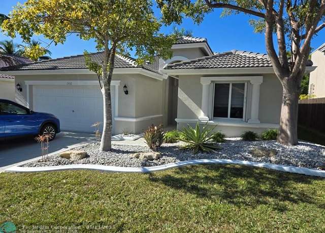 Property at 1552 SW 186th Ave, Pembroke Pines, FL 33029, 4 beds, 3 baths