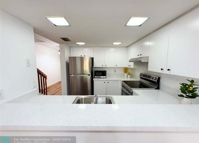 Property at 4428 SW 70th Ter #4428, Davie, FL 33314, 3 beds, 1.5 baths