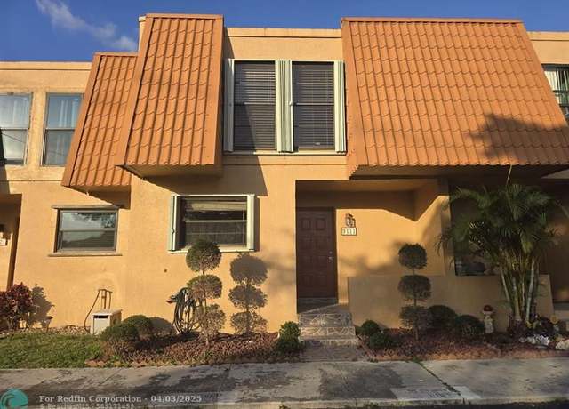 Property at 9111 Orchid Tree Ln #135, Pembroke Pines, FL 33024, 3 beds, 2.5 baths