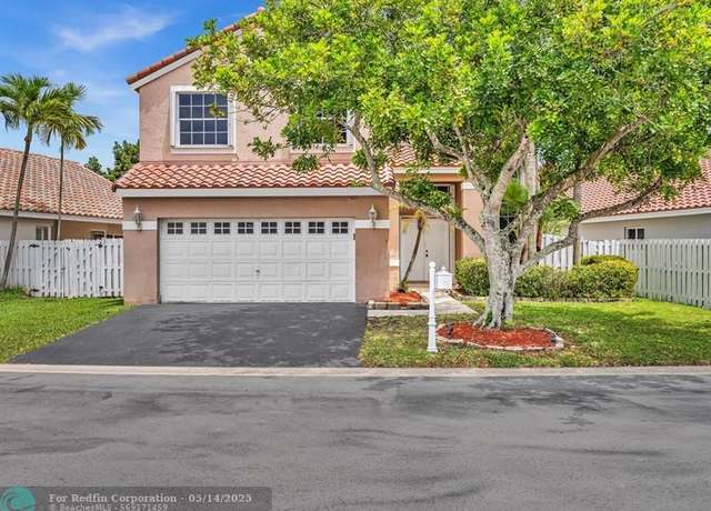 Property at 305 Somerset Way, Weston, FL 33326, 4 beds, 2.5 baths