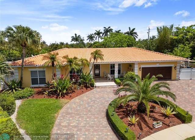 Property at 16686 Golfview Dr, Weston, FL 33326, 4 beds, 3 baths