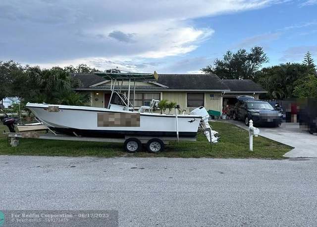 Property at 6463 SE Vista Ave, Stuart, FL 34997, 3 beds, 2 baths