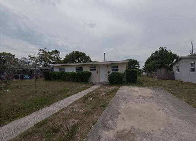 Property at 1434 8th St, West Palm Beach, FL 33401, 4 beds, 2 baths