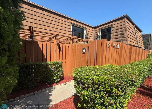 Property at 9148 SW 23rd St Unit A, Davie, FL 33324, 2 beds, 2.5 baths