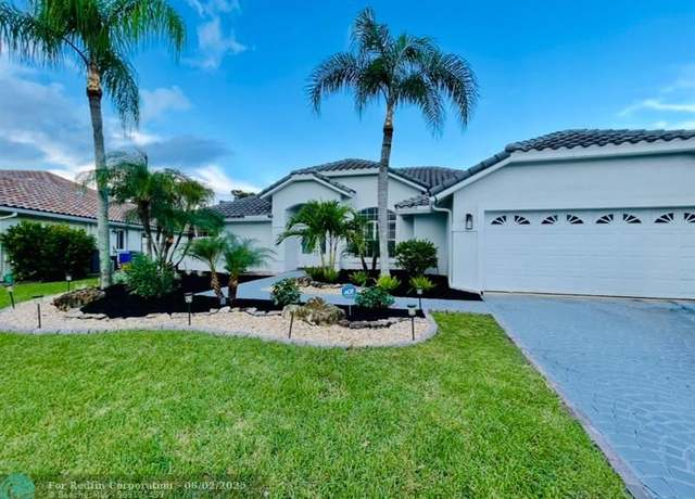 Property at 22392 Siesta Key Dr, Boca Raton, FL 33428, 4 beds, 2.5 baths