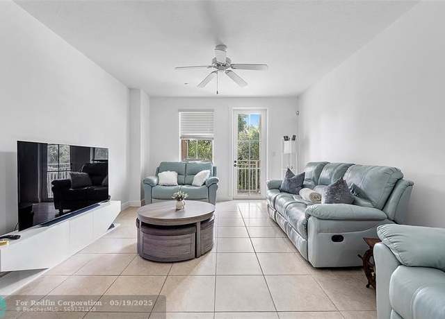 Property at 334 SW 14th Ave #334, Fort Lauderdale, FL 33312, 2 beds, 2.5 baths