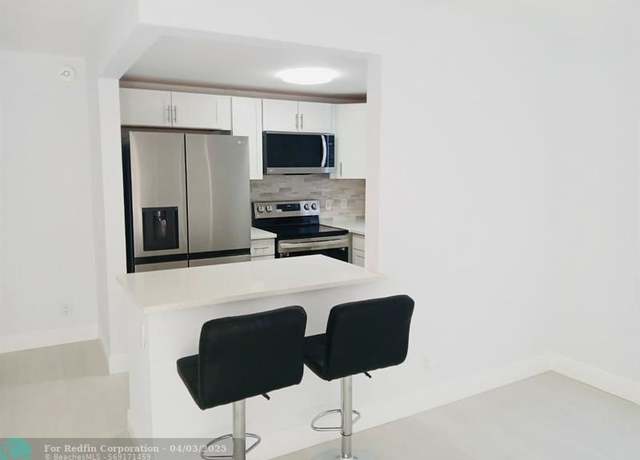 Property at 53 Lyndhurst C Unit c, Deerfield Beach, FL 33442, 1 bed, 1.5 baths