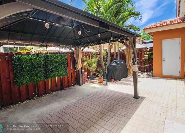 Property at 8544 NW 140th Ter #1002, Miami Lakes, FL 33016, 3 beds, 2.5 baths