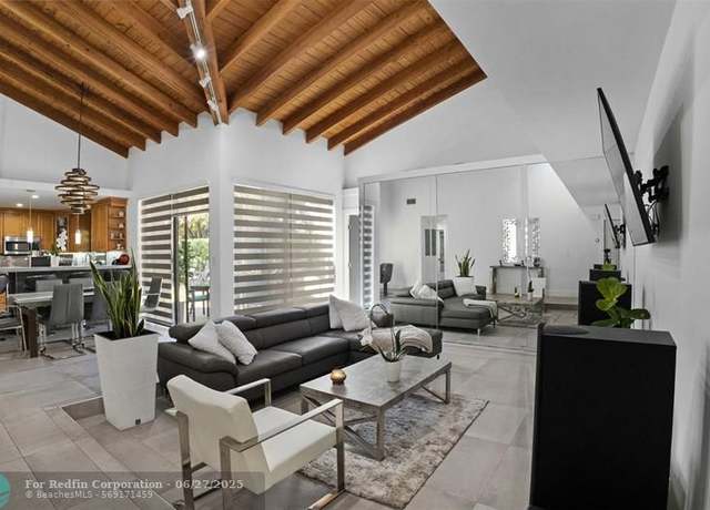 Property at 8125 Royal Palm Ct #2, Tamarac, FL 33321, 3 beds, 2 baths