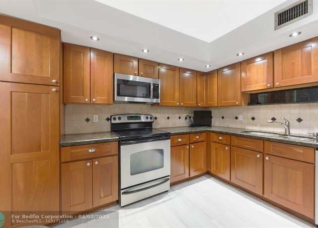 Property at 2808 N 46th Ave Unit E450, Hollywood, FL 33021, 2 beds, 2.5 baths