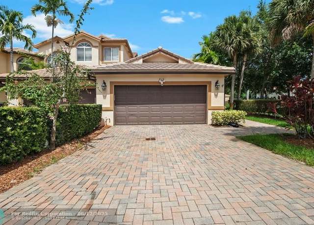 Property at 816 W Village Cir #816, Davie, FL 33325, 3 beds, 2.5 baths