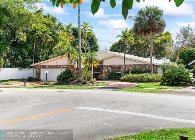 Property at 8600 Gatehouse Rd, Plantation, FL 33324, 4 beds, 3 baths