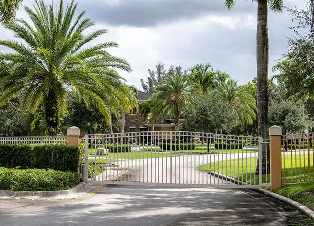 Property at 9920 Winding Ridge Dr, Davie, FL 33324