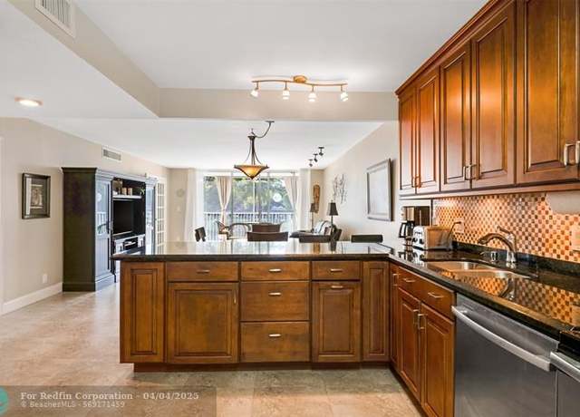 Property at 3621 Oaks Clubhouse Dr #206, Pompano Beach, FL 33069, 3 beds, 2 baths