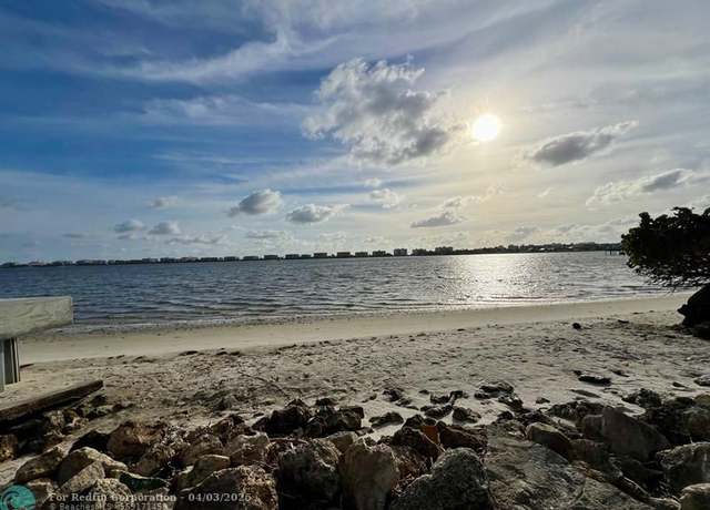 Property at 1502 S Lakeside Dr #402, Lake Worth, FL 33460, 2 beds, 2 baths