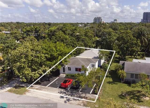 Property at 319 SW 12th Ct, Fort Lauderdale, FL 33315, 4 beds, 3 baths