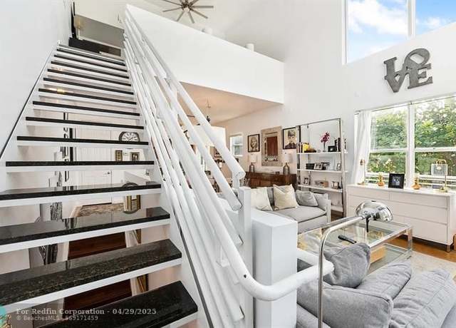 Property at 800 NE 28th St #800, Wilton Manors, FL 33334, 2 beds, 2.5 baths