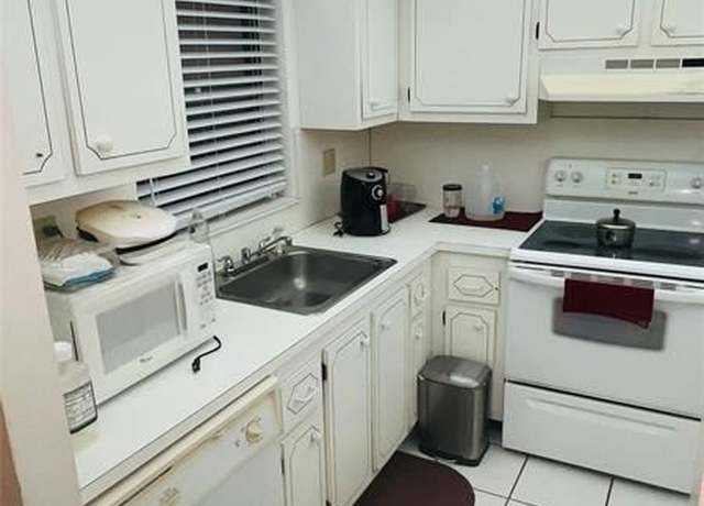 Property at 9540 Sunrise Lakes Blvd #102, Sunrise, FL 33322, 1 bed, 1.5 baths