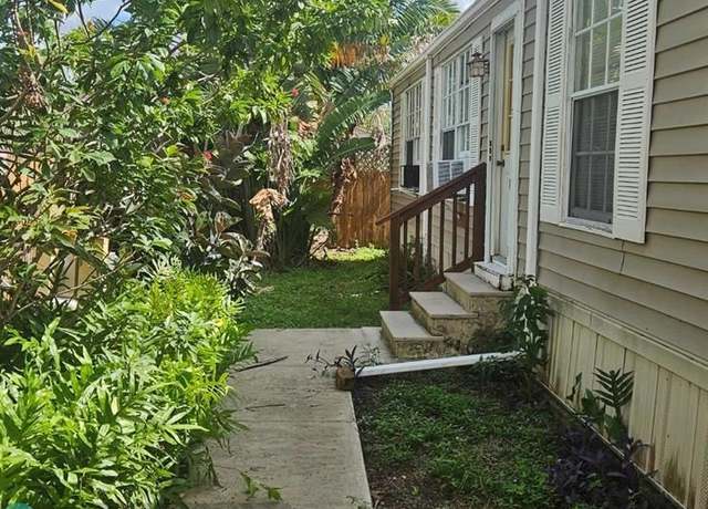 Property at 760 SW 135th Ter, Davie, FL 33325, 4 beds, 1.5 baths
