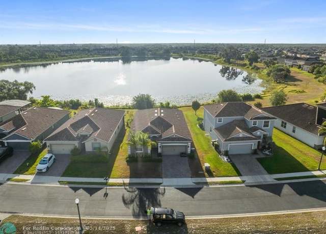 Property at 2157 Lake Side Ave, FL 33837, 4 beds, 3 baths