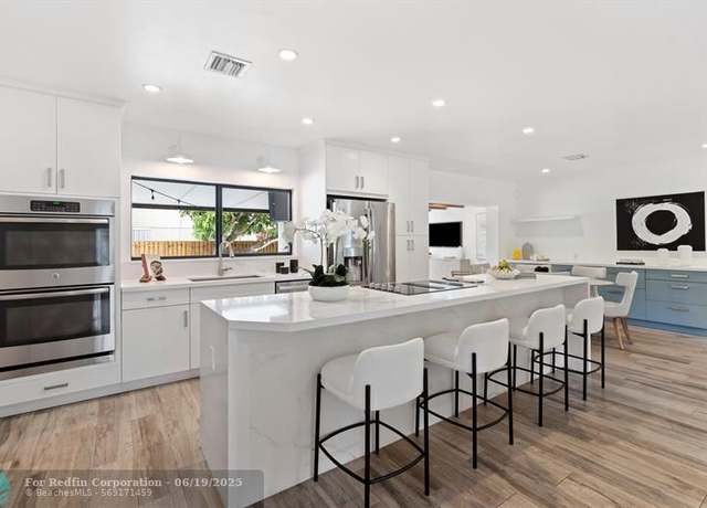 Property at 208 NE 16th Pl, Fort Lauderdale, FL 33305, 3 beds, 3 baths