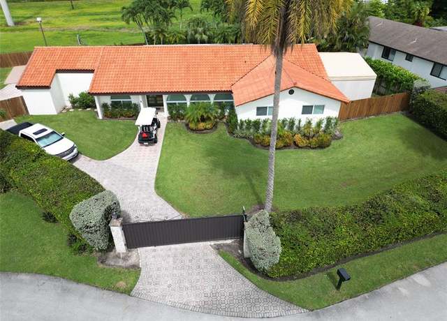 Property at 11544 SW 98th Pl, Miami, FL 33176, 4 beds, 2.5 baths