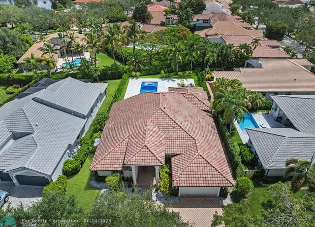 Property at 2904 Oakbrook Dr, Weston, FL 33332, 5 beds, 4 baths