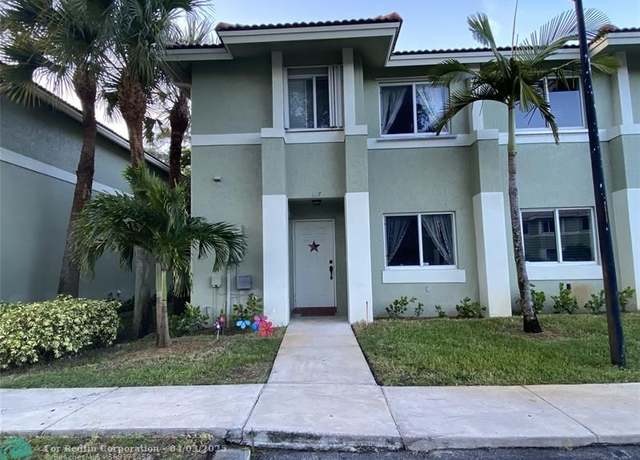 Property at 127 Hidden Court Rd, Hollywood, FL 33023, 3 beds, 2.5 baths