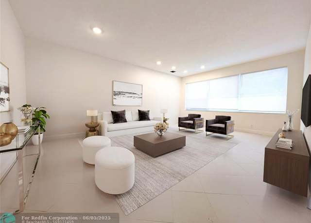 Property at 10836 Morningstar Dr, Hollywood, FL 33026, 3 beds, 2.5 baths