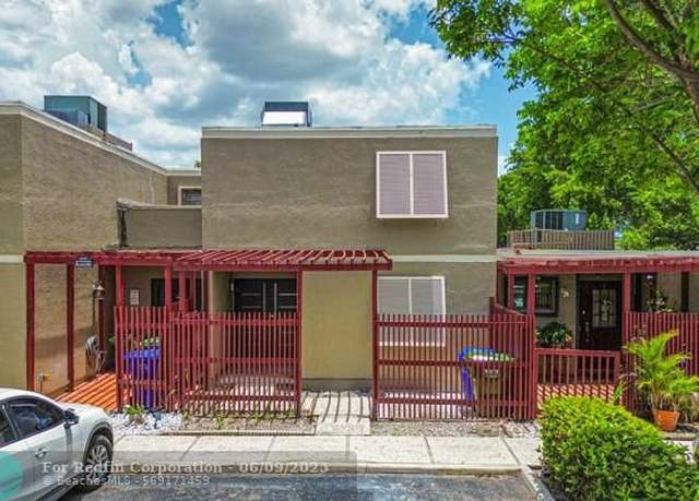 Property at 10911 Cypress Rd #10911, Pembroke Pines, FL 33026, 3 beds, 2 baths